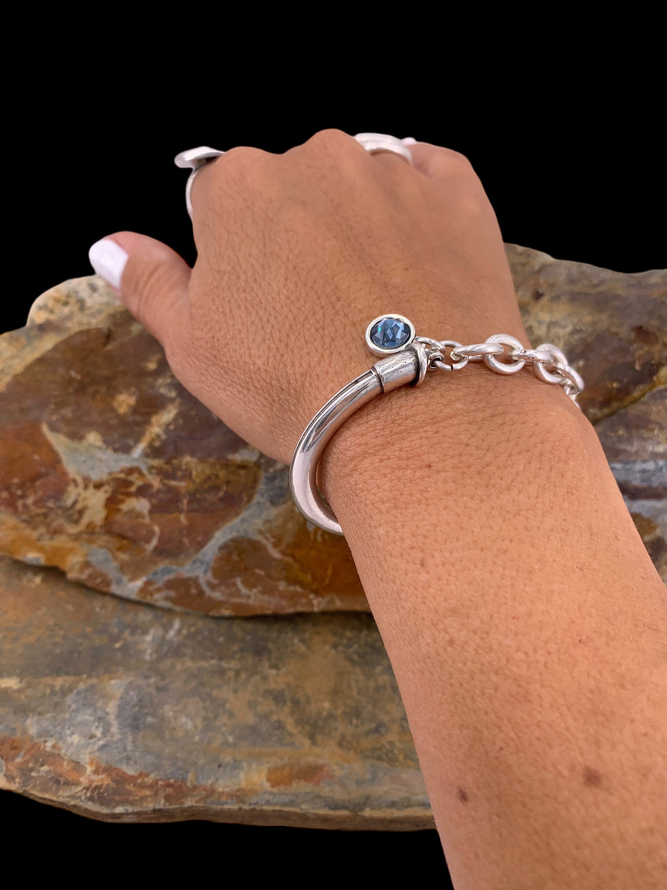 Brazalete de puño grueso, pulsera de plata gruesa, pulsera de plata de cadena audaz, pulsera de medio puño, pulsera de encanto Swarovski, pulsera de cadena gruesa