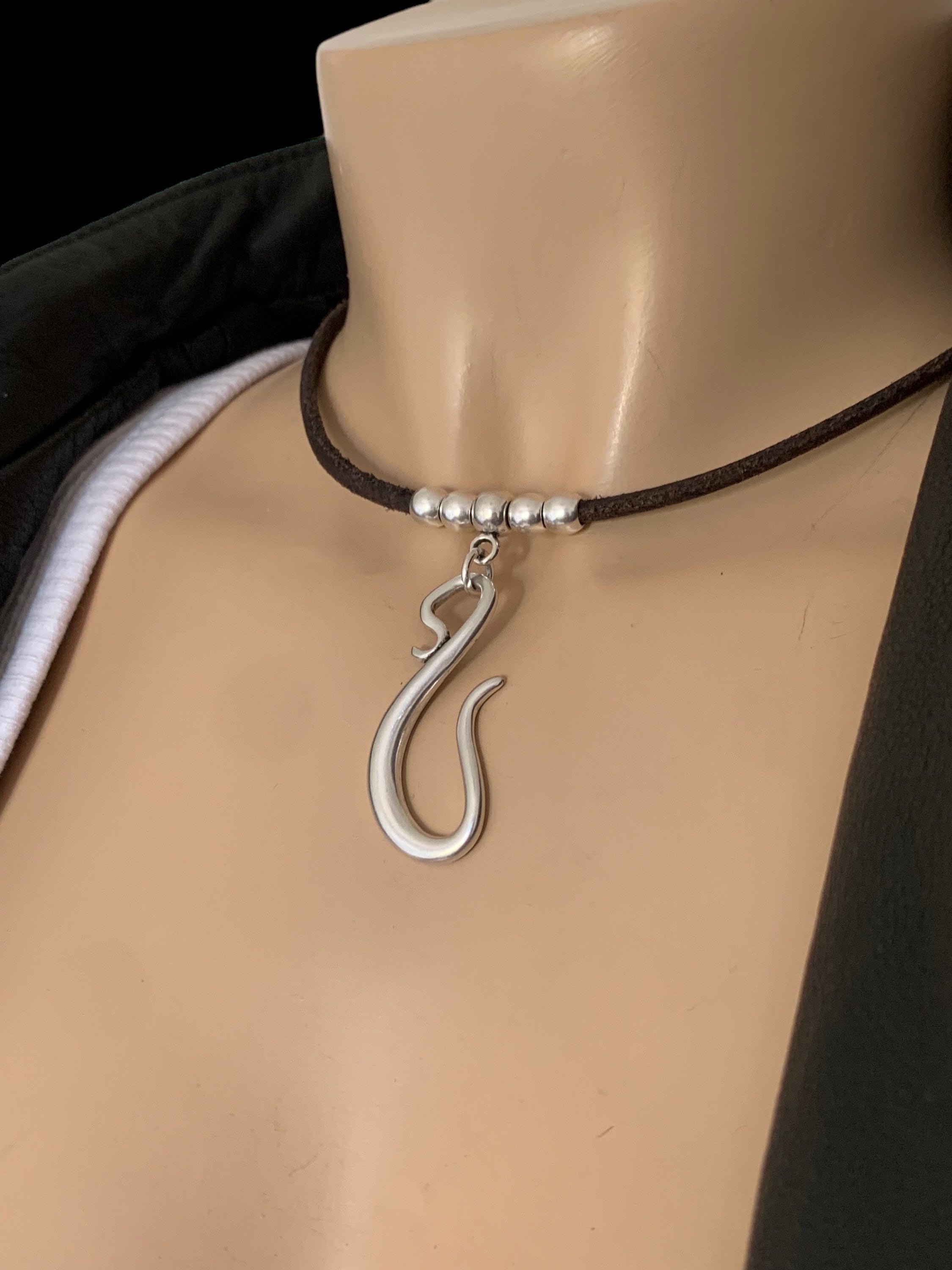 Gargantilla colgante de plata de cuero, collar colgante de serpiente, gargantilla de plata minimalista, gargantilla boho, gargantilla de cordón minimalista, gargantilla con cuentas de plata