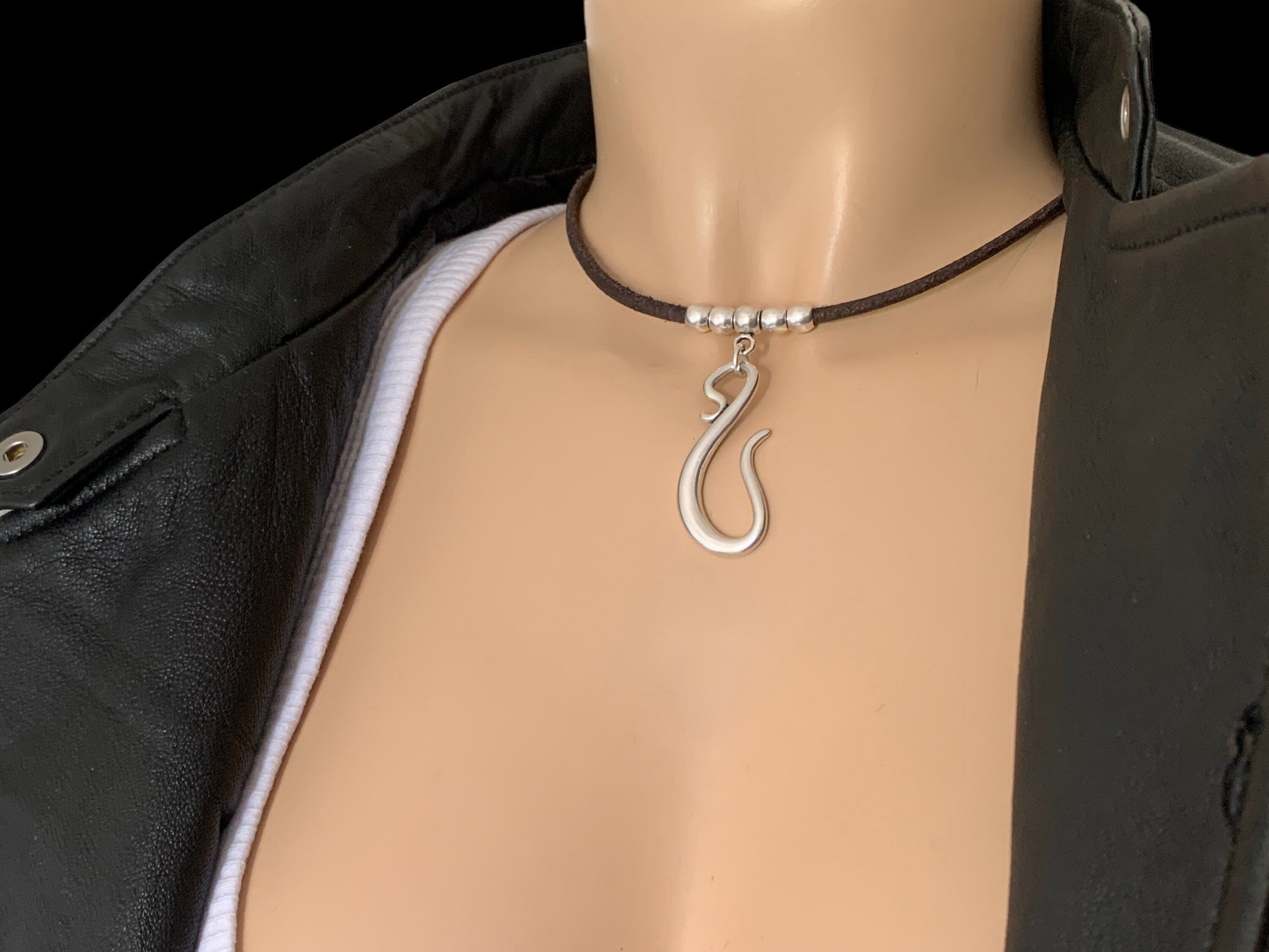 Gargantilla colgante de plata de cuero, collar colgante de serpiente, gargantilla de plata minimalista, gargantilla boho, gargantilla de cordón minimalista, gargantilla con cuentas de plata