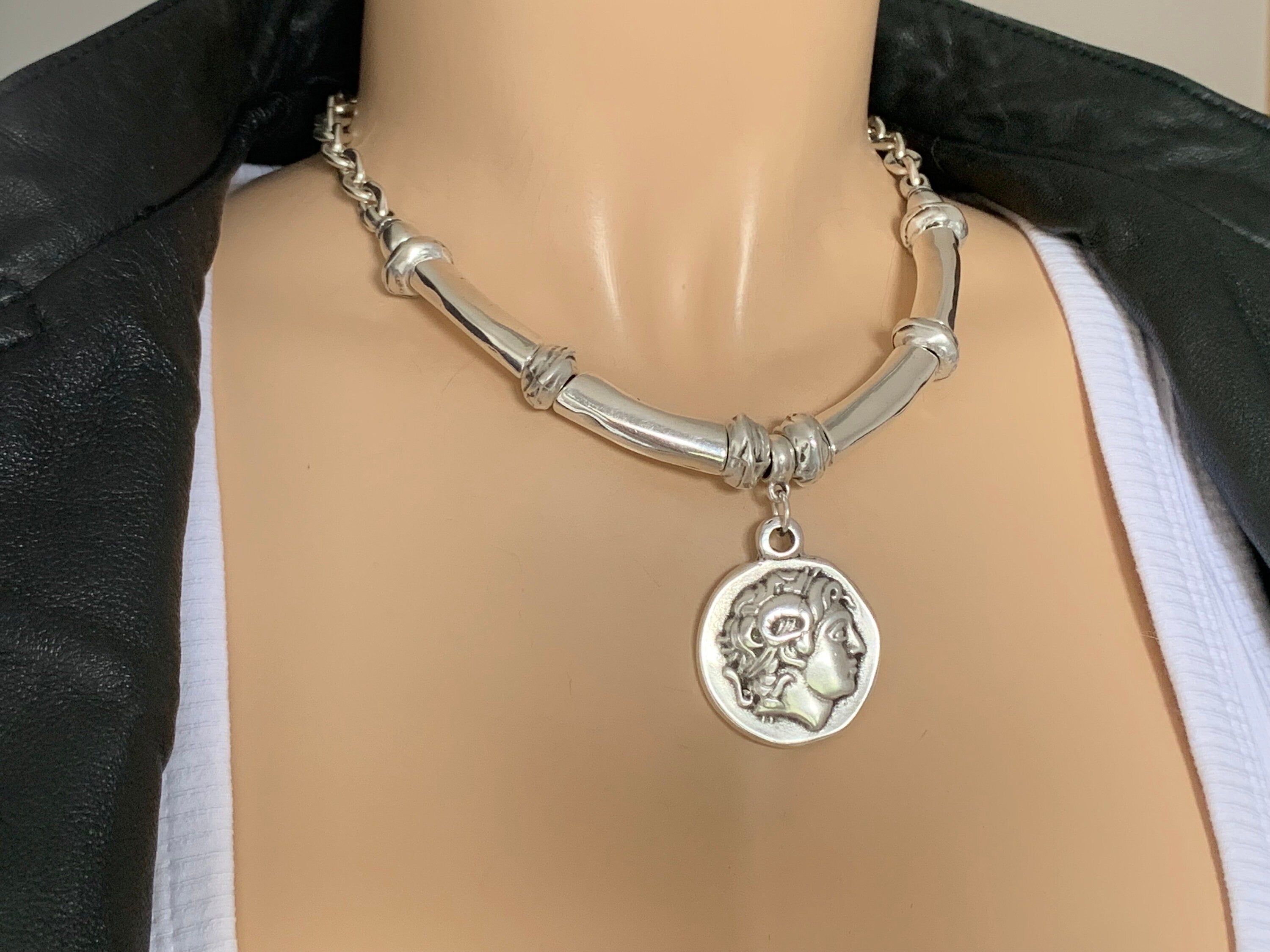 Collar de cadena pesada de plata gruesa con colgante de moneda grande, collar de plata gruesa con colgante de moneda de declaración, collar sólido, gargantilla de plata con monedas,