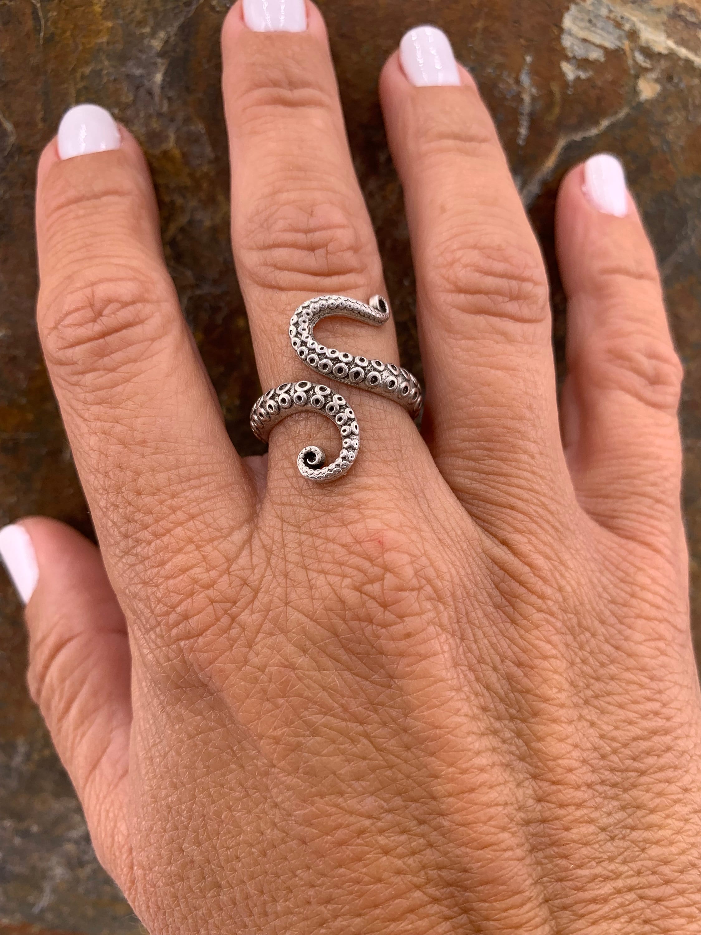 anillo de plata grueso, anillo boho, anillo de plata, anillo de pulpo, anillo boho, anillo de oro, anillo moderno, anillo original, anillo kraken, anillo de declaración