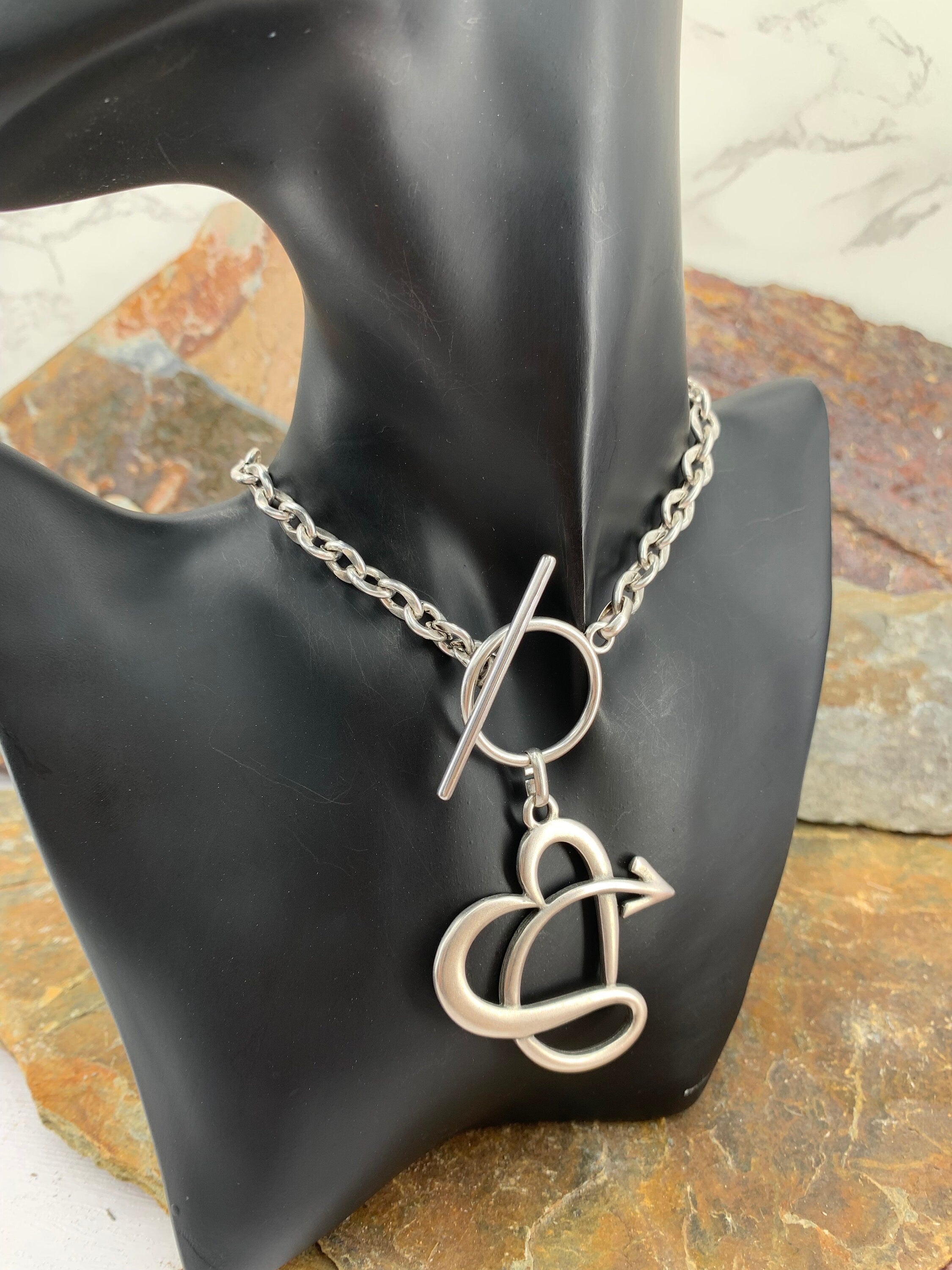 Heart pendant chunky silver chain choker, big silver heart choker, bold chain choker, boho silver choker, toggle clasp chain choker,