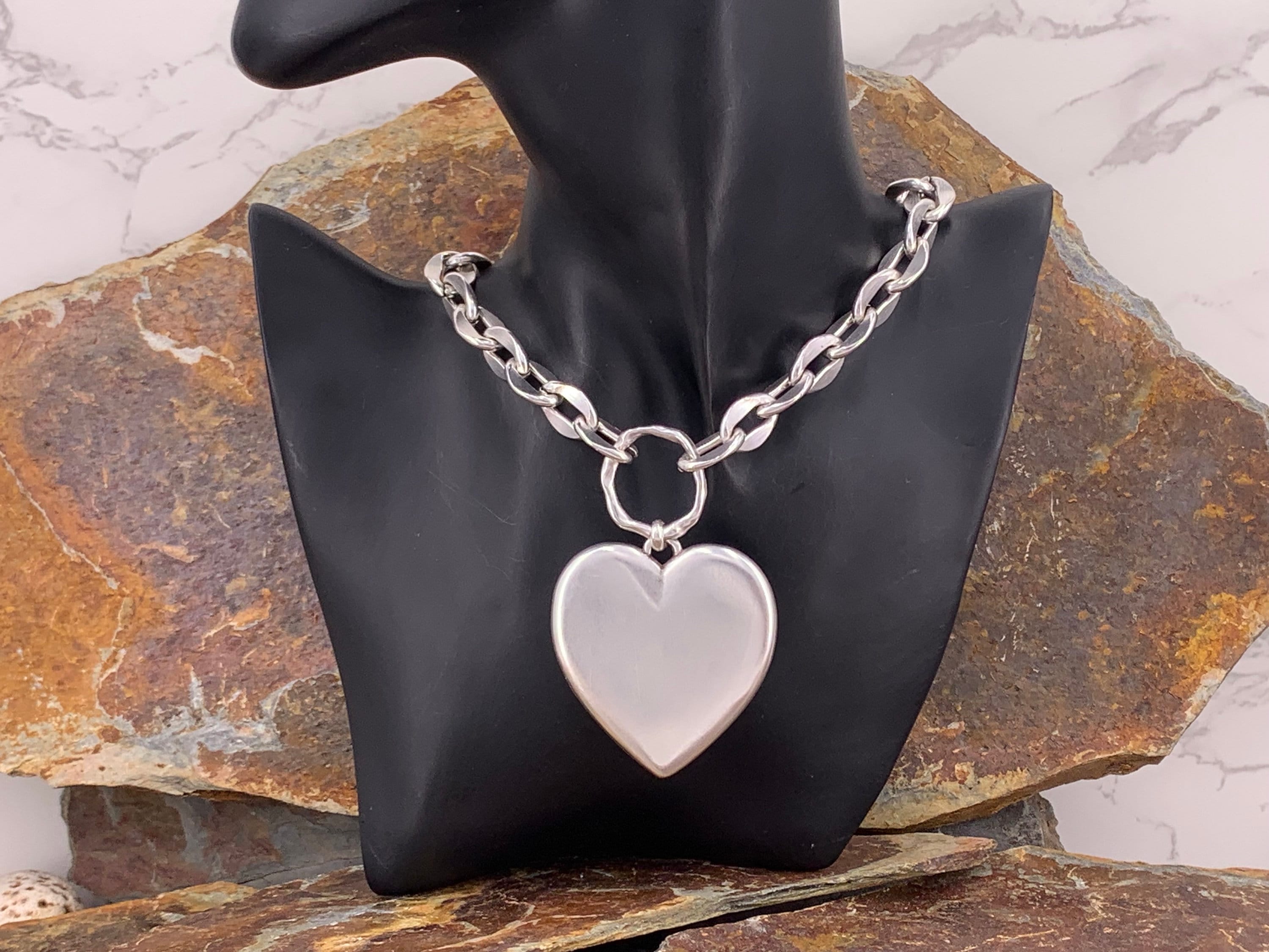 Gargantilla de plata de cadena gruesa, gargantilla de corazón grande, collar de declaración de cadena de plata, collar de cadena audaz, collar colgante de corazón grueso,