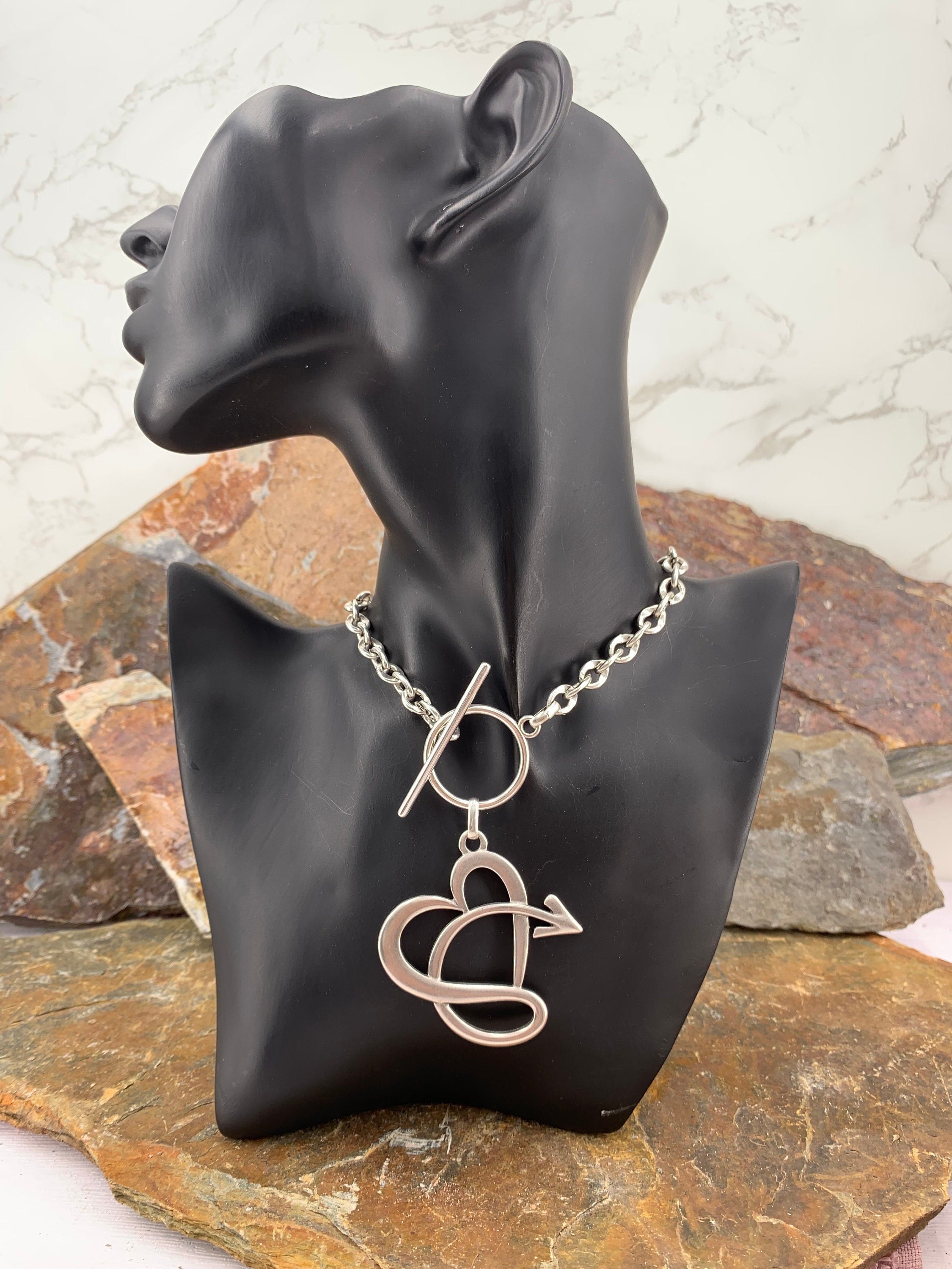 Heart pendant chunky silver chain choker, big silver heart choker, bold chain choker, boho silver choker, toggle clasp chain choker,