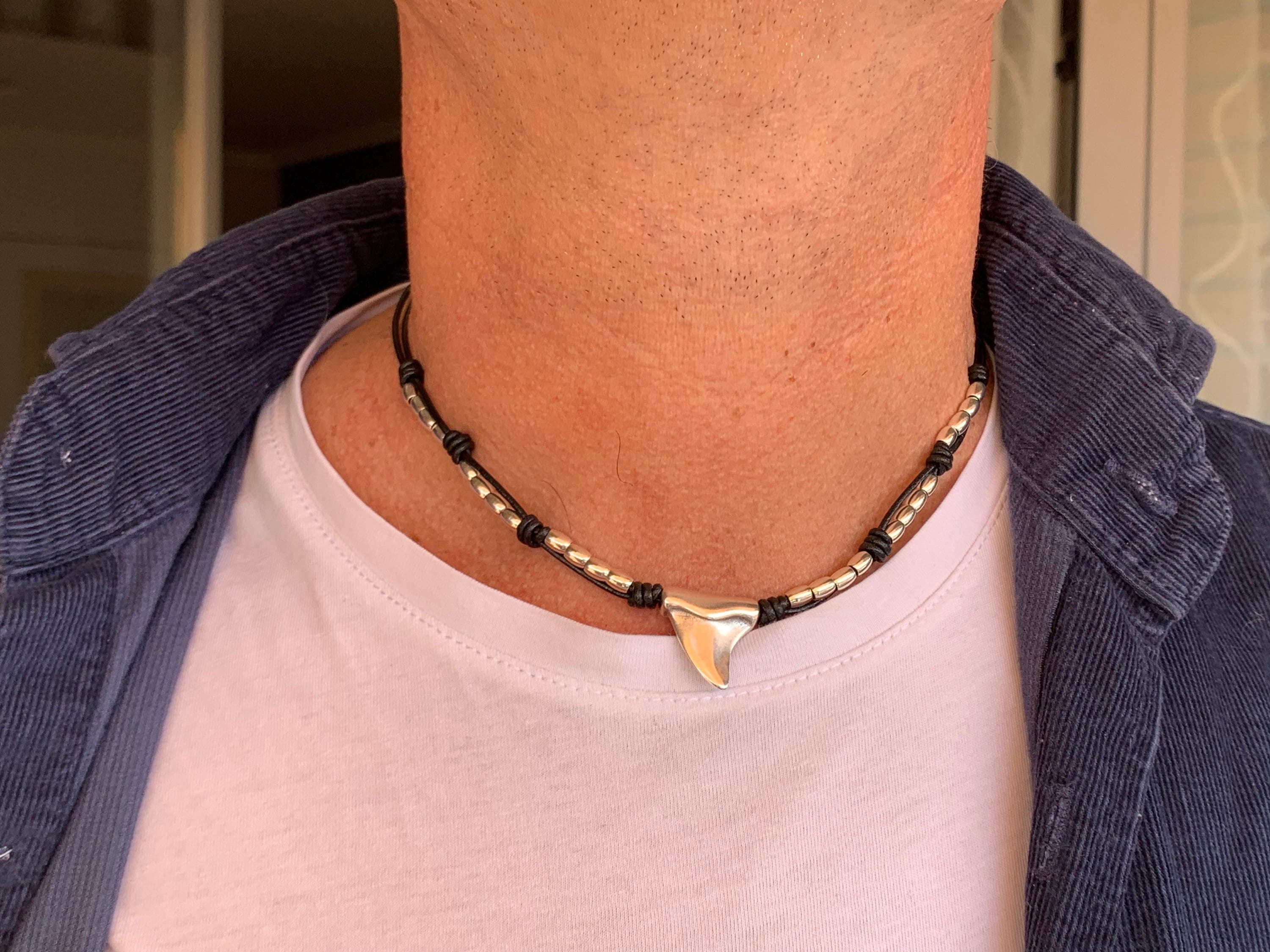 Collar de cuero para hombre, collar de cuero con cuentas, collar de dientes de tiburón, regalo para hombre. Joyería para hombre, collar bohemio, joyería de cuero.